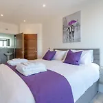 Central Penthouse With Hot Tub & Views 22